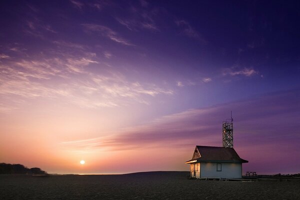 Casa en la orilla. Ocaso