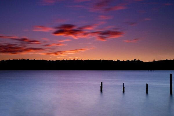 Violetter Himmel, purpurrote Wolken