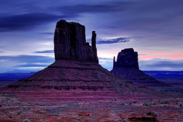 Montañas Rosadas en el desierto al amanecer