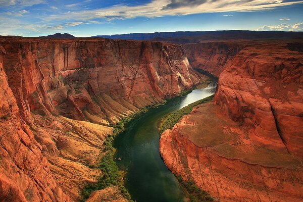 Colorado River auf Himmelshintergrund