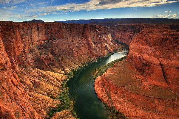 Rzeka Kolorado na tle nieba