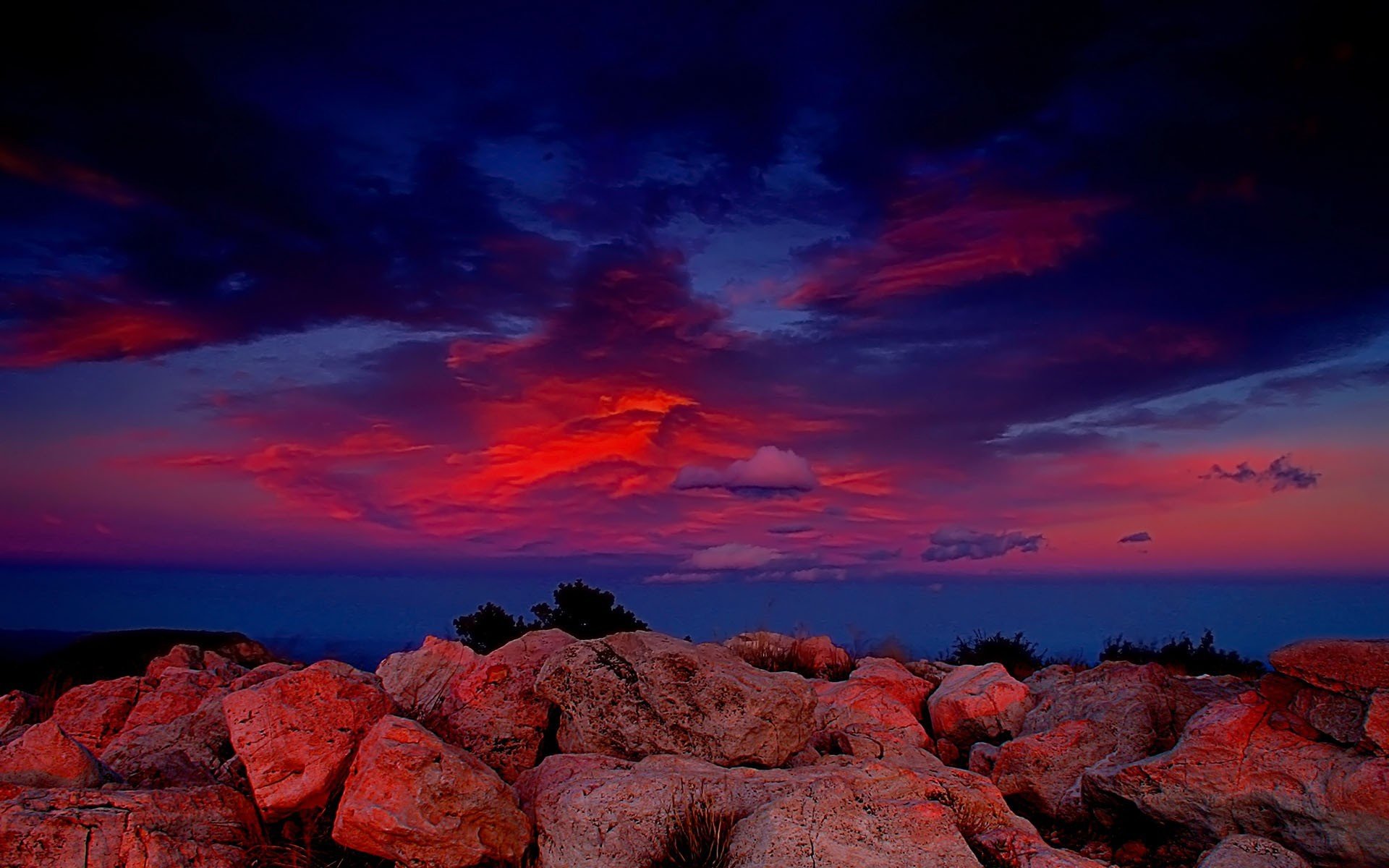 piedras rojo nubes