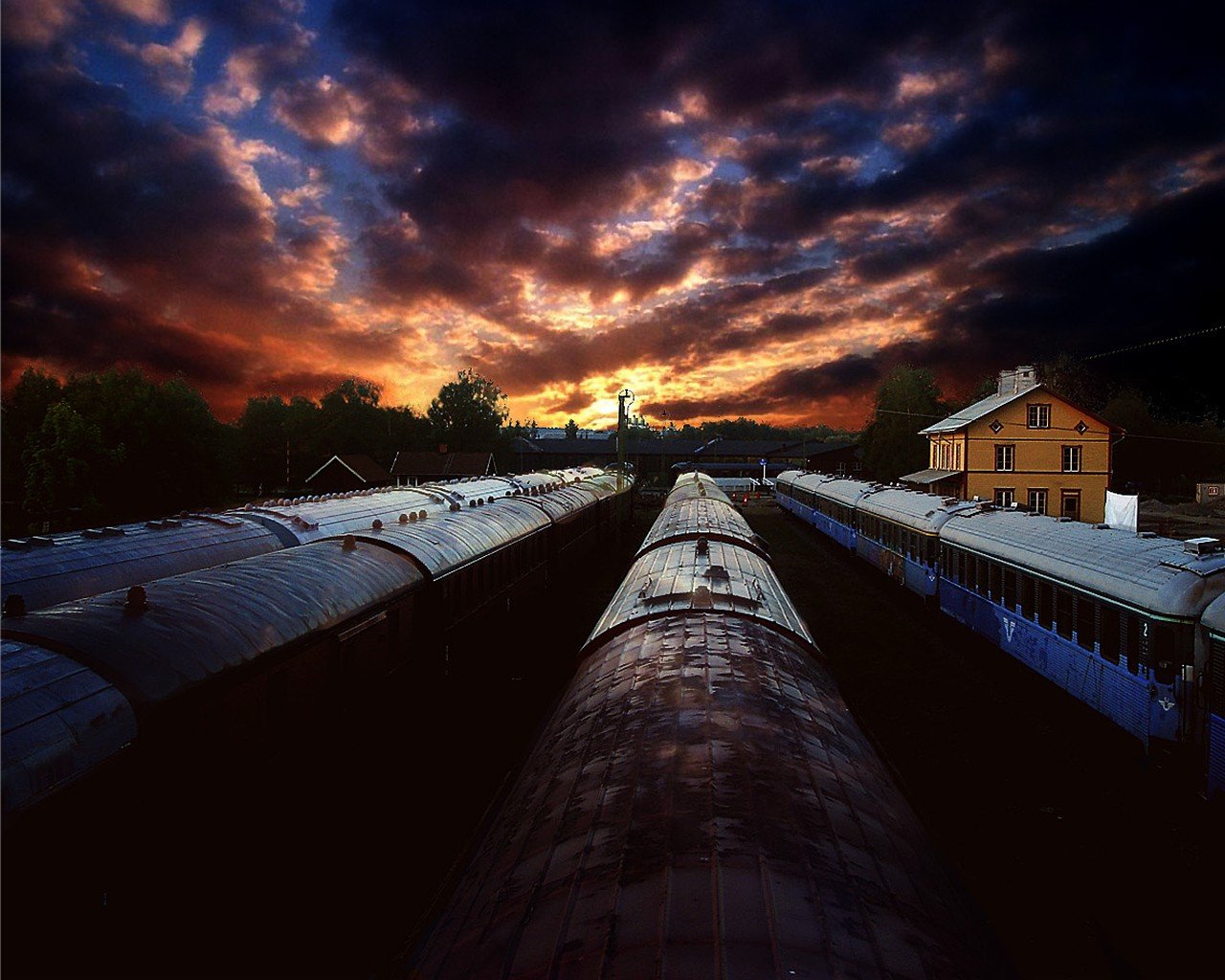 trains coucher de soleil dépôt