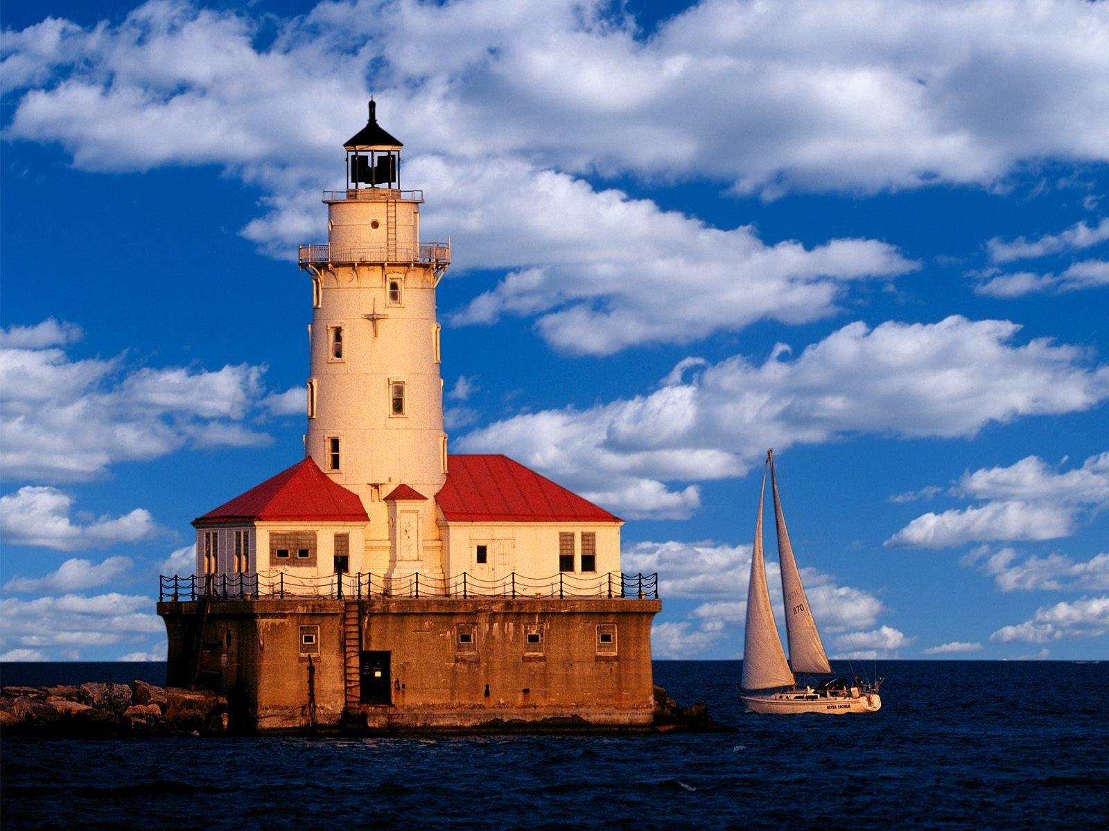 chicago yacht lighthouse