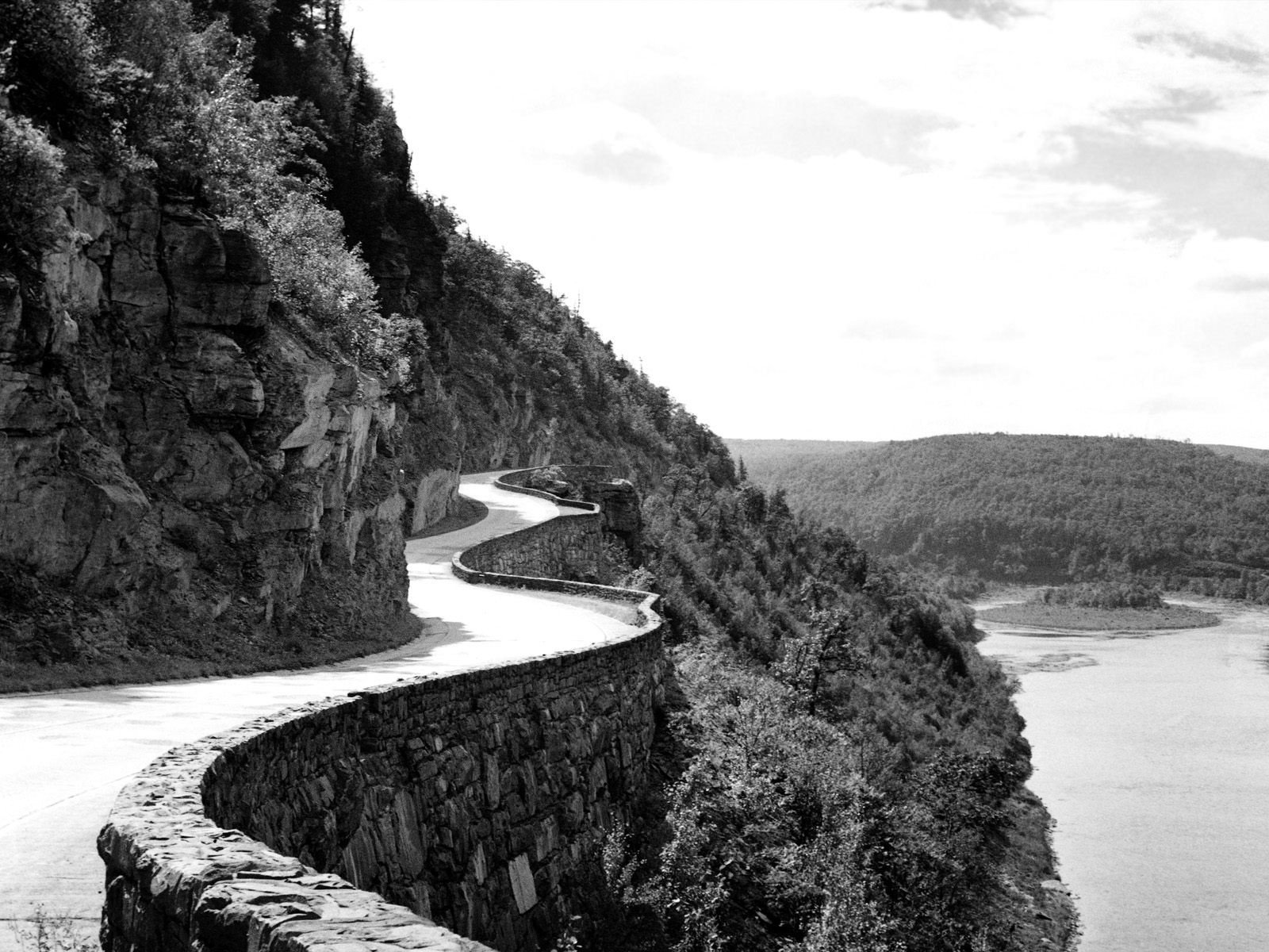 serpentine noir et blanc montagnes