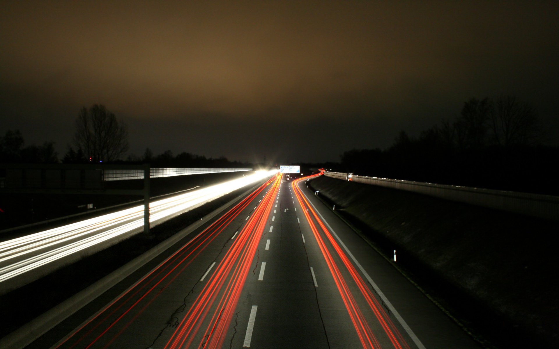 autostrada luci notte