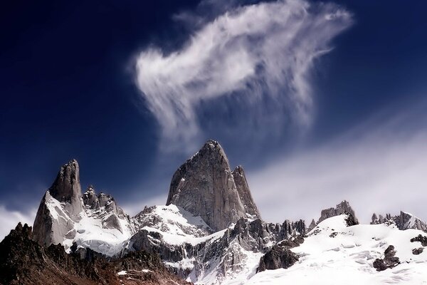 Invierno en las montañas cielo y nube
