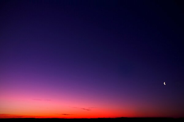 Gradiente di cielo con la luna al tramonto