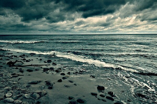 Nubes tristes en el horizonte