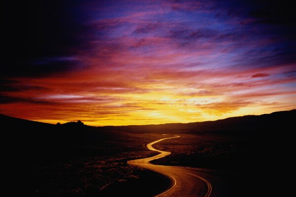 Camino al atardecer