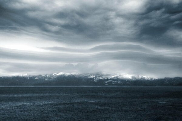 Costa gris del Pacífico Baikal