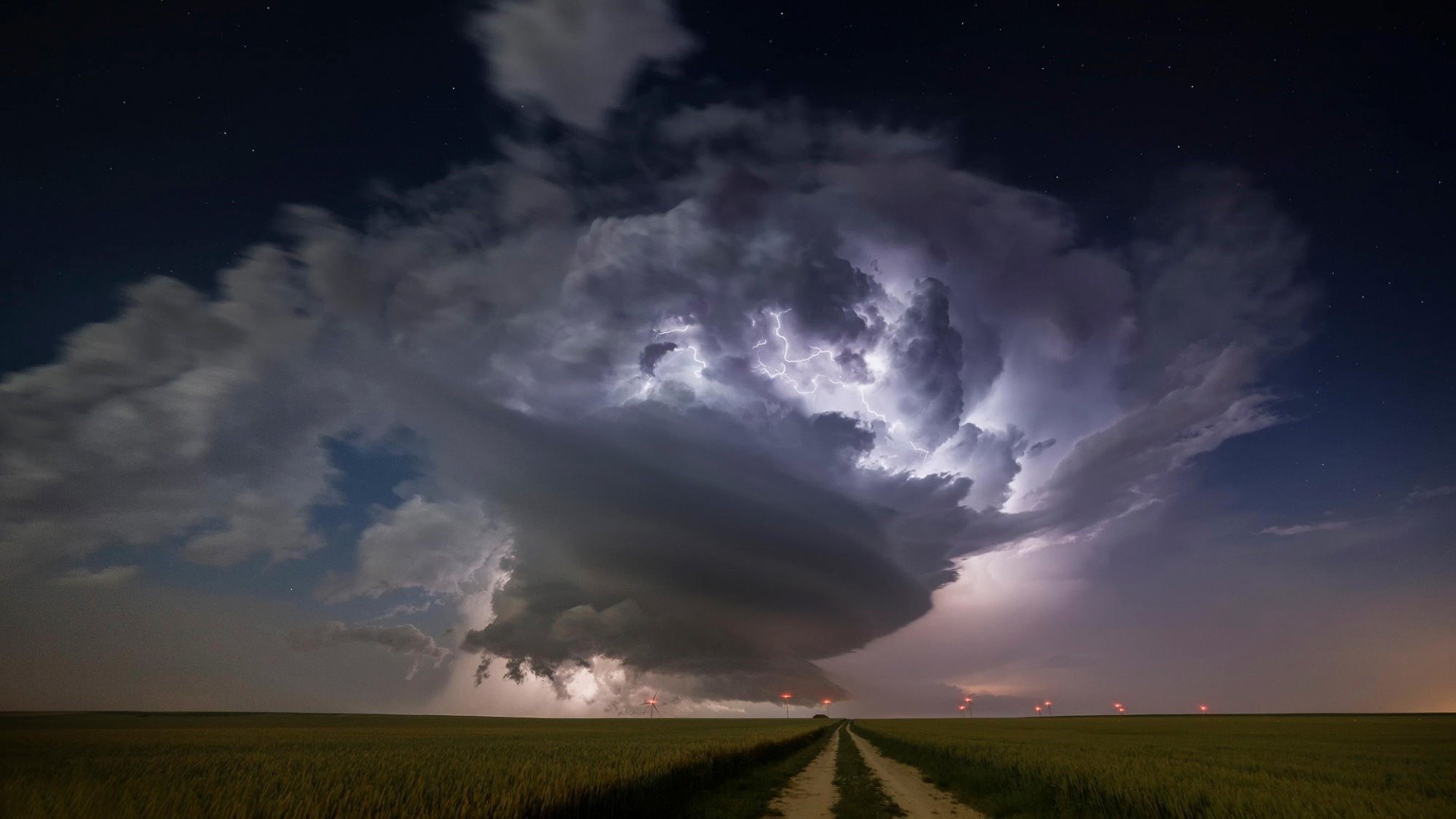 wolken blitz straße feld