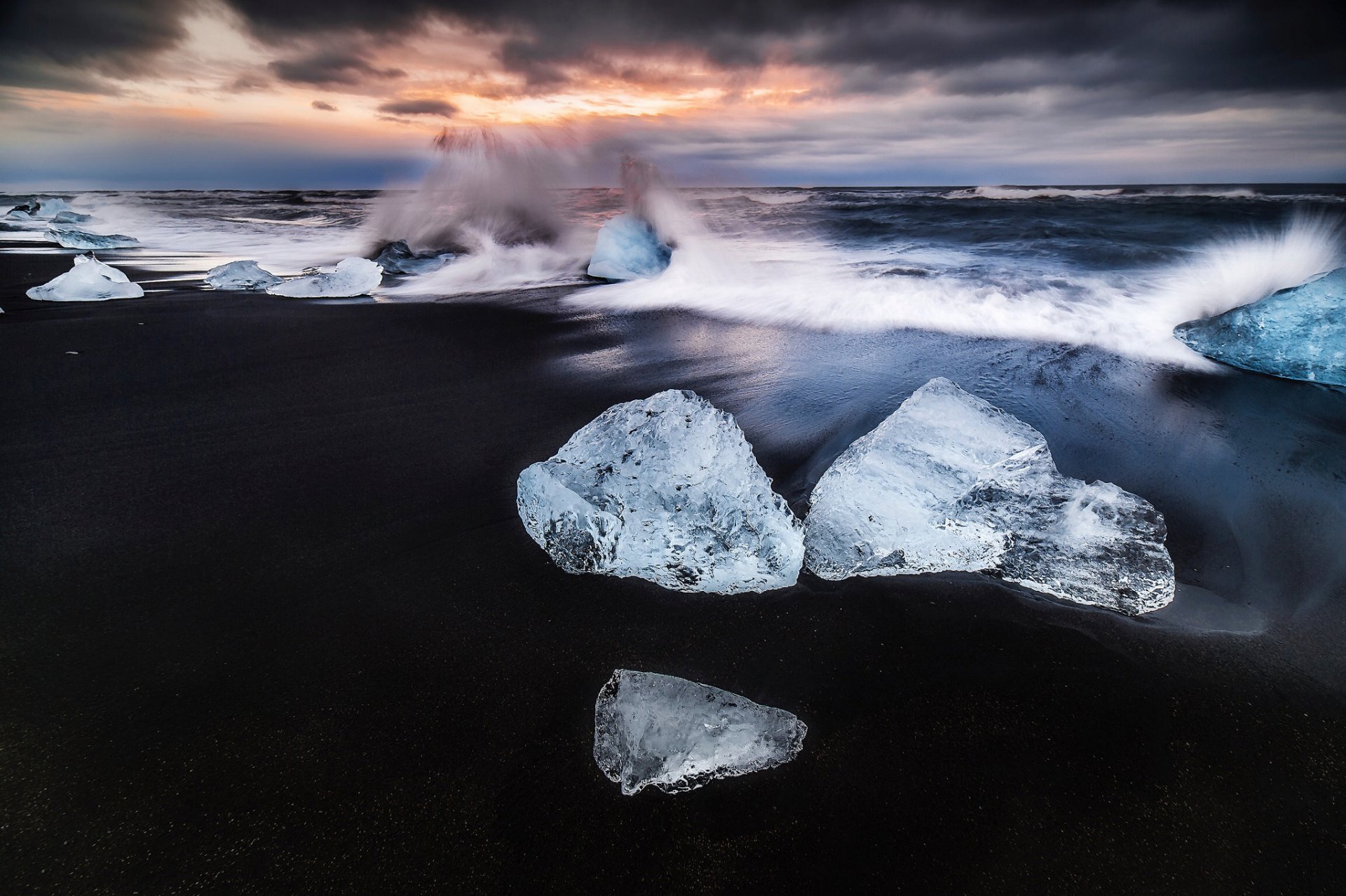 islandia laguna lodowcowa jökülsaurloun plaża fale plusk poranek