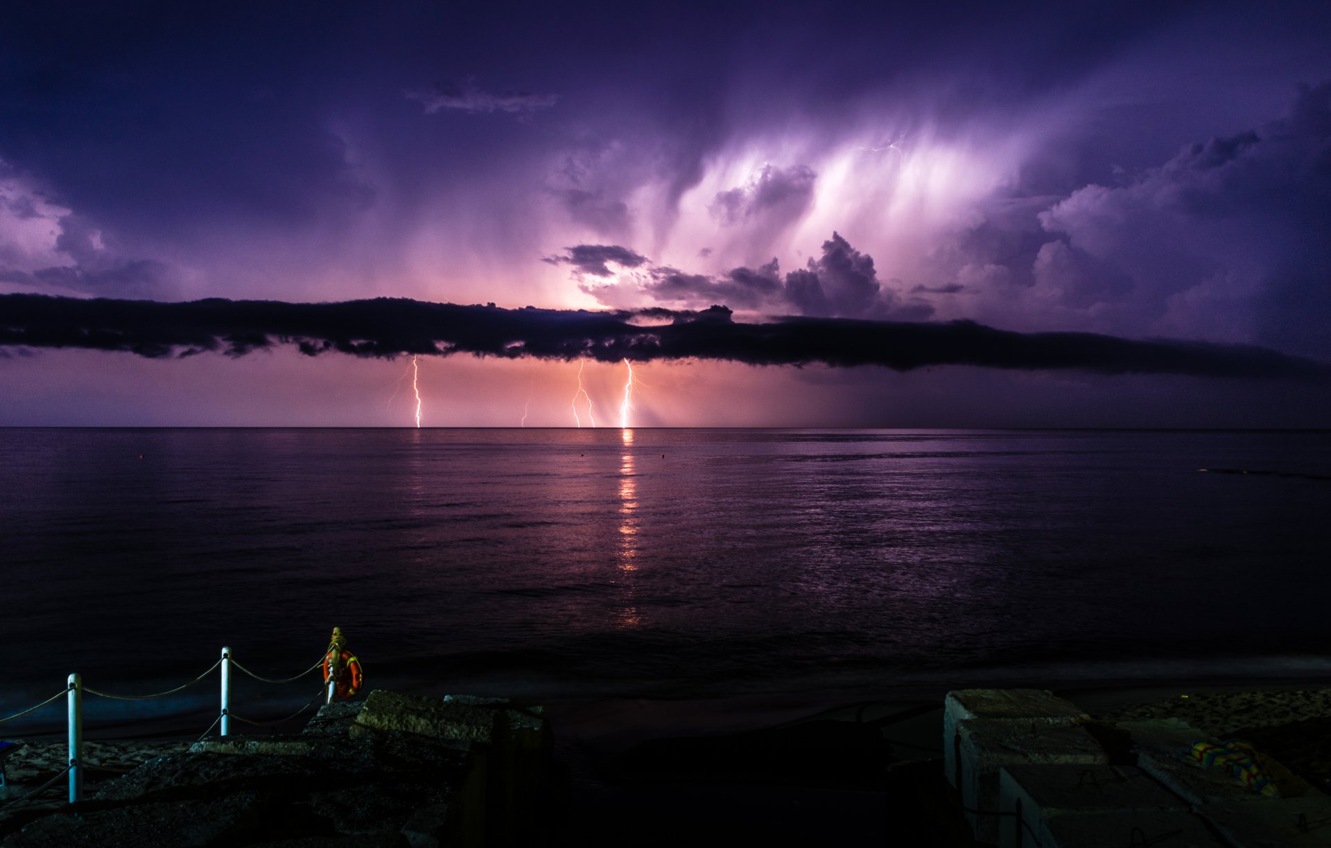 italia mar muelle noche tormenta relámpagos nubes nubes naturaleza