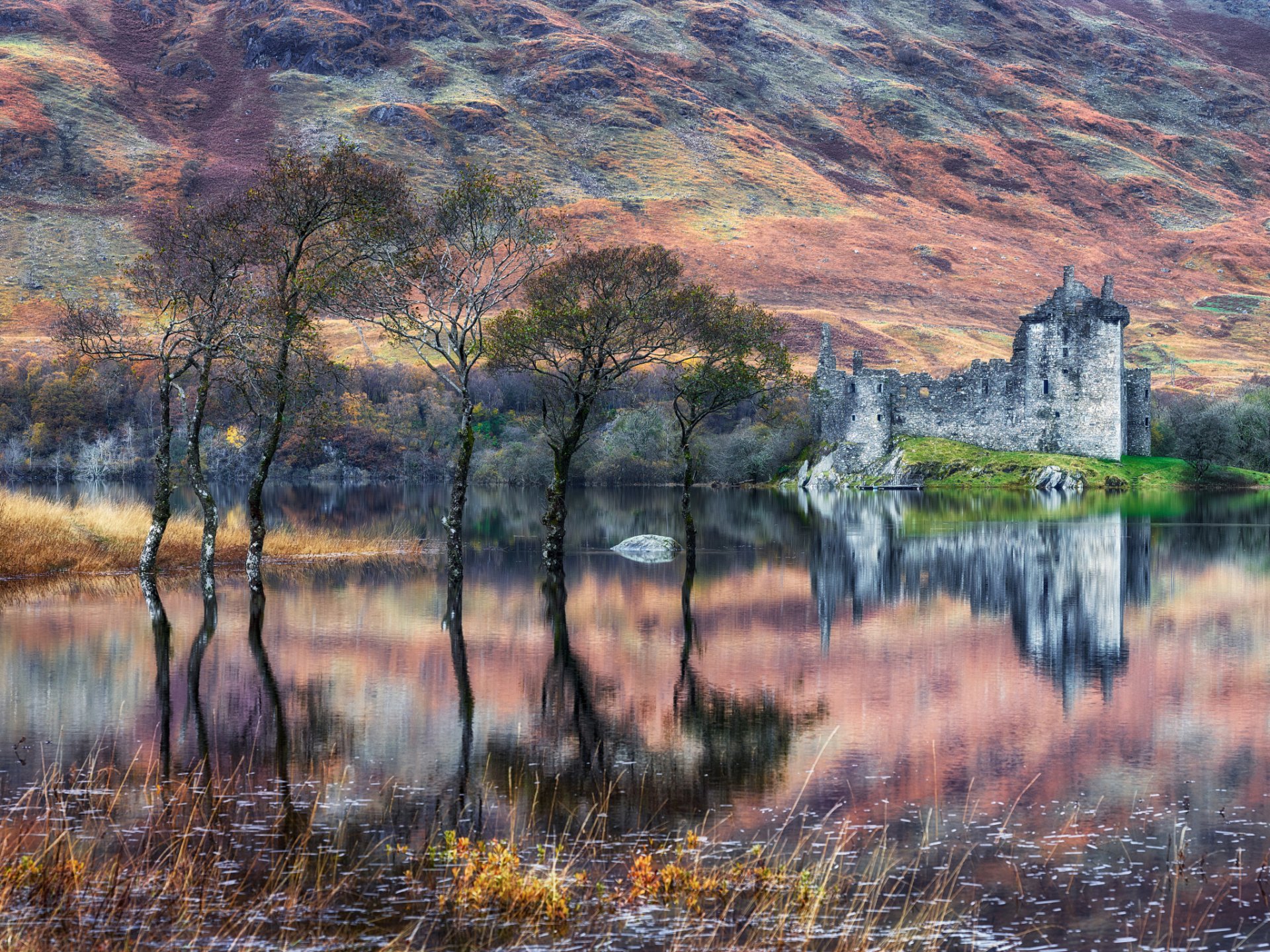 escocia castillo ruinas laderas colinas otoño agua