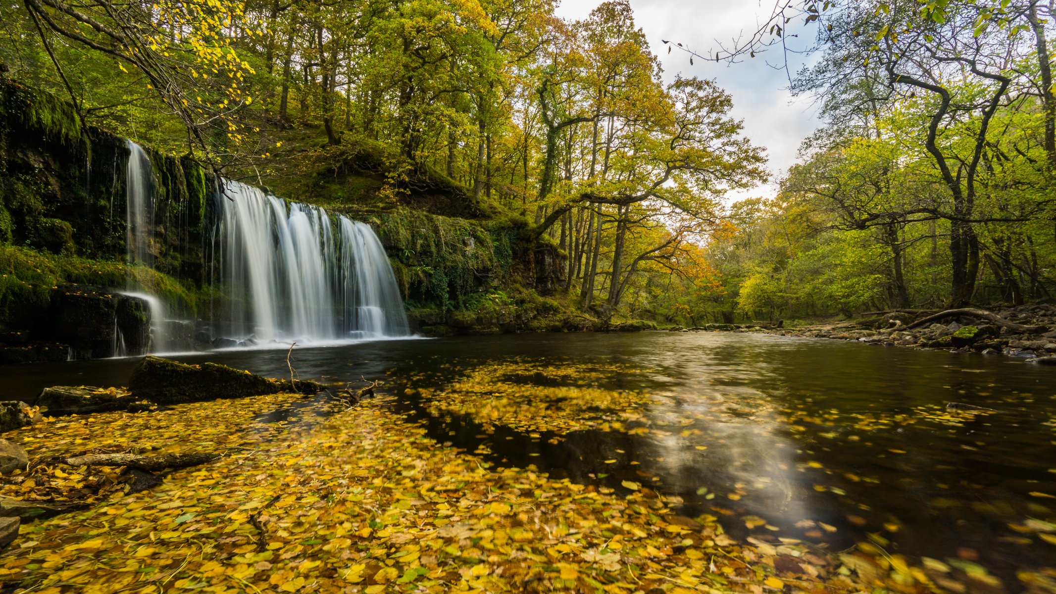 fluss wasserfall herbst