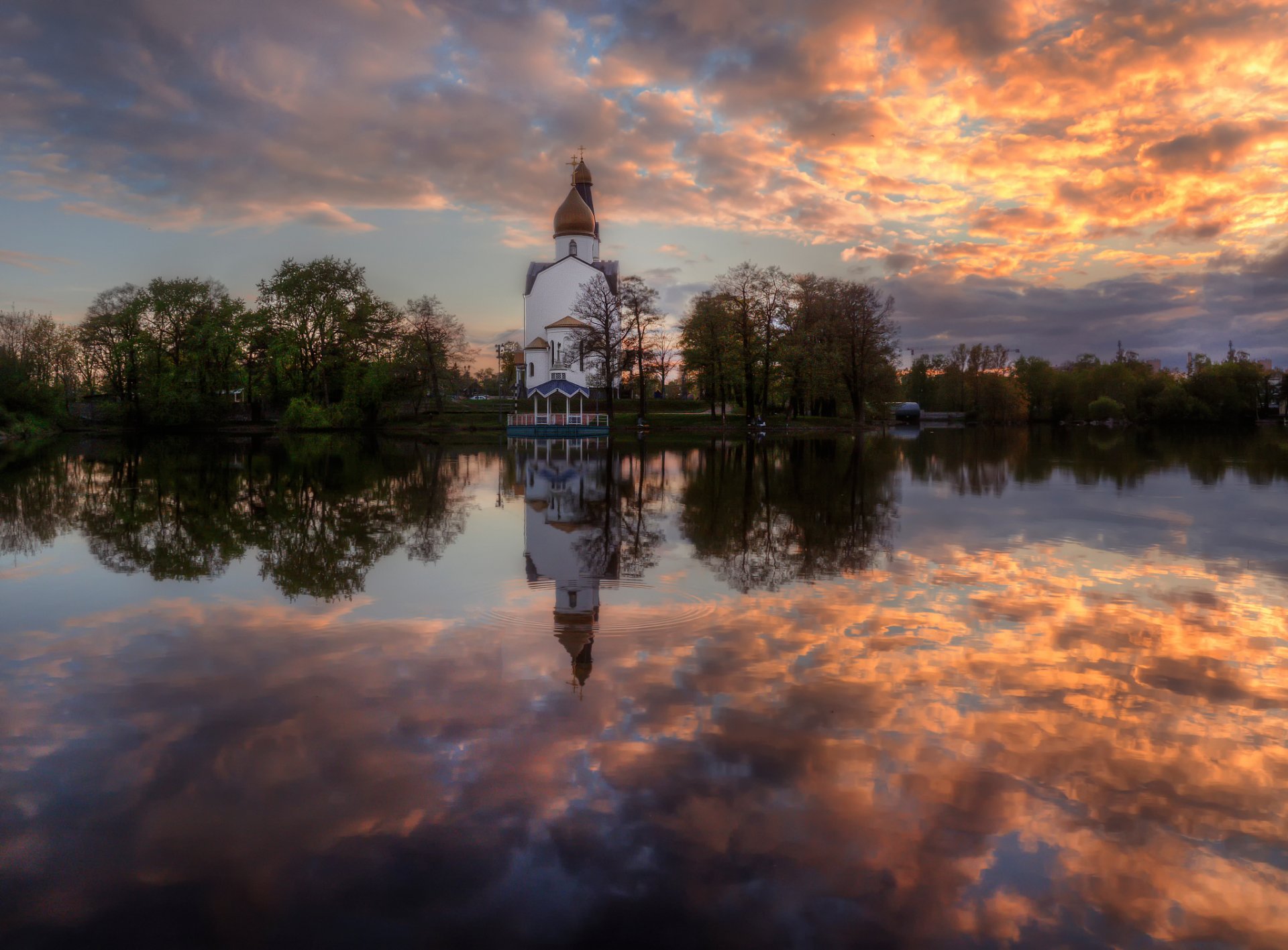 sestroretsk templo mayo primavera cielo reflexión