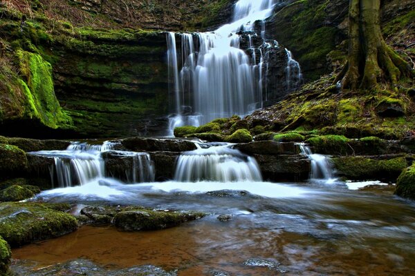 Yorkshire Dales, ein schöner Wasserfall