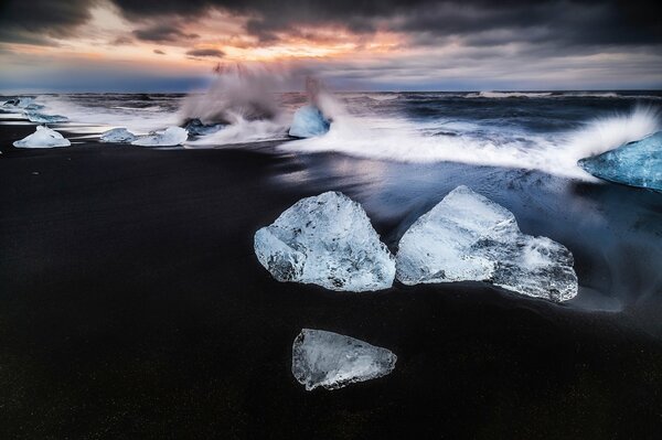 Plaża laguny lodowcowej na Islandii