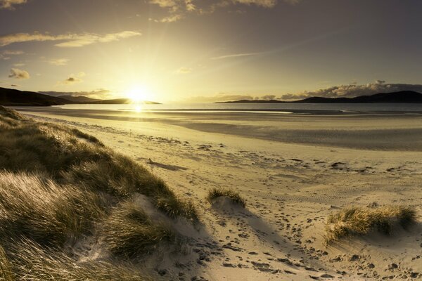 Sandstrand und windiges Wetter