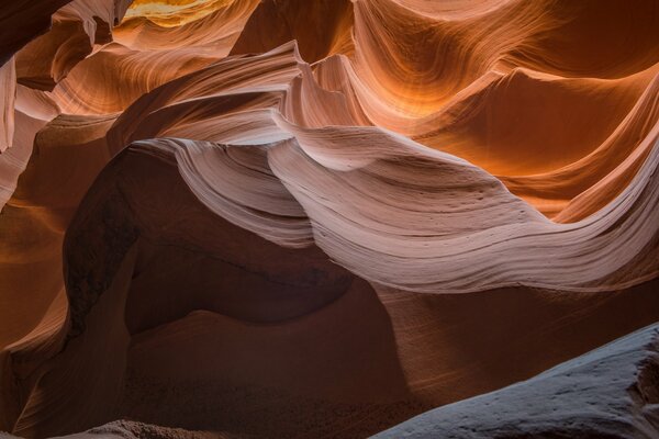 Linee e curve insolite dell Antelope Canyon