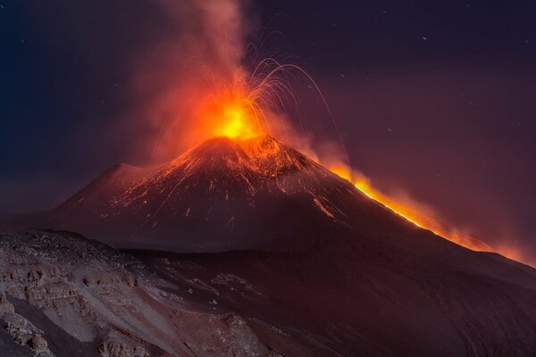 Erupción nocturna del volcán Etna