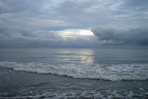 Blaues Meer mit sanften Wellen