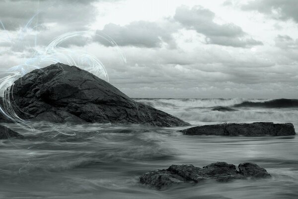 Mer sombre dans l accalmie avant la tempête