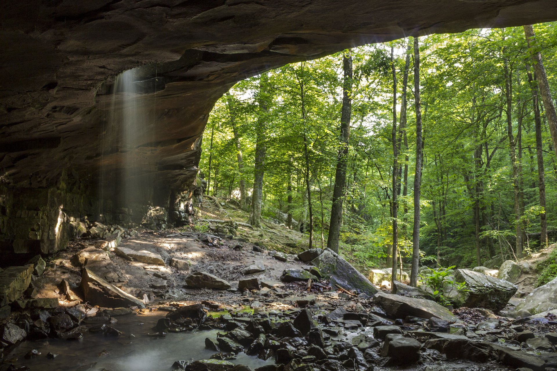 agujero de la gloria cascada arkansas roca arco cascada bosque árboles piedras vegetación