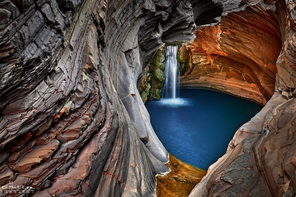 Cascade rocheuse en Australie