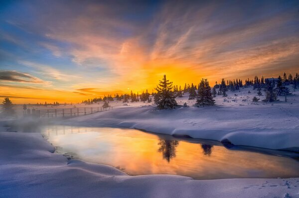 Norwegischer Morgen erstaunliche Aussicht