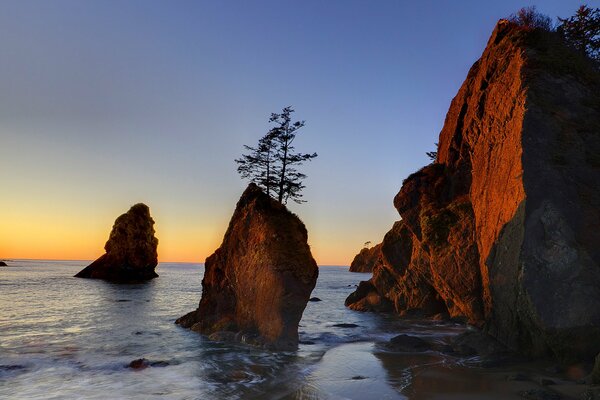 Rocce naturali alla luce del tramonto