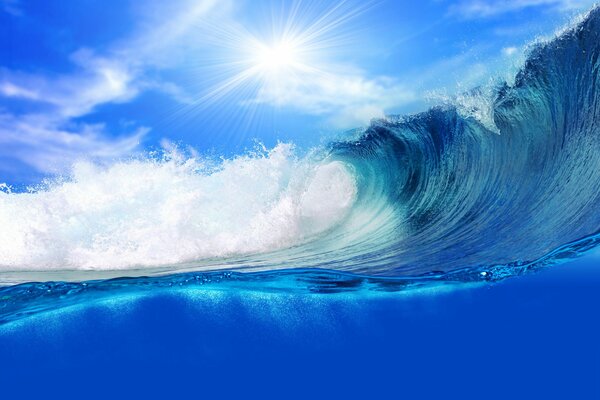 Océano balinés. Las olas se levantaron