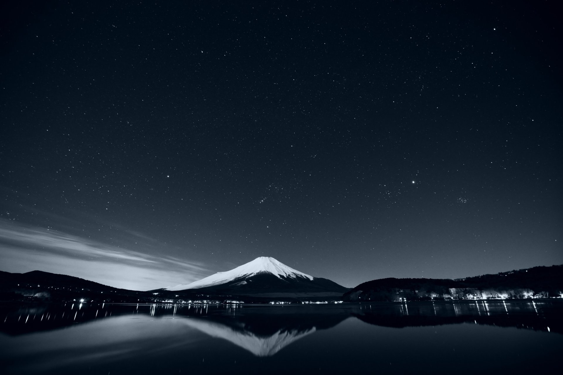 montañas lago reflexión naturaleza blanco y negro foto paisaje