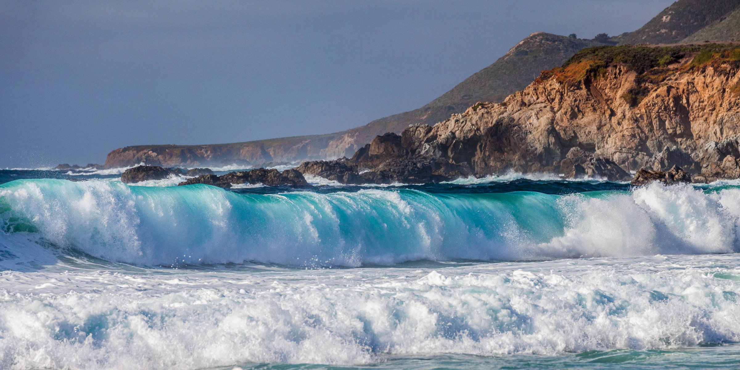 cielo rocas mar olas salpicaduras