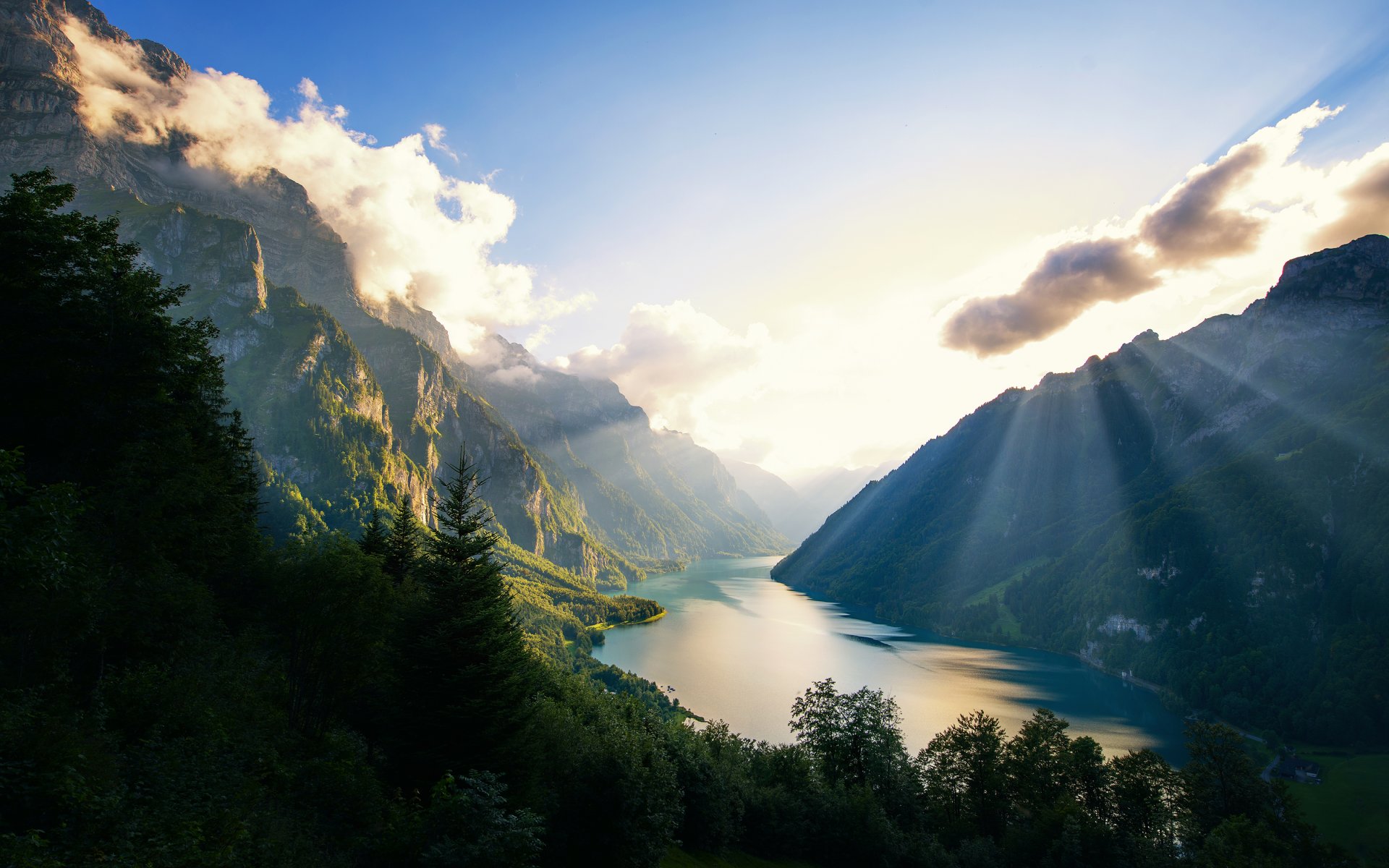 klöntalersee lac naturel suisse montagnes alpes nature forêt