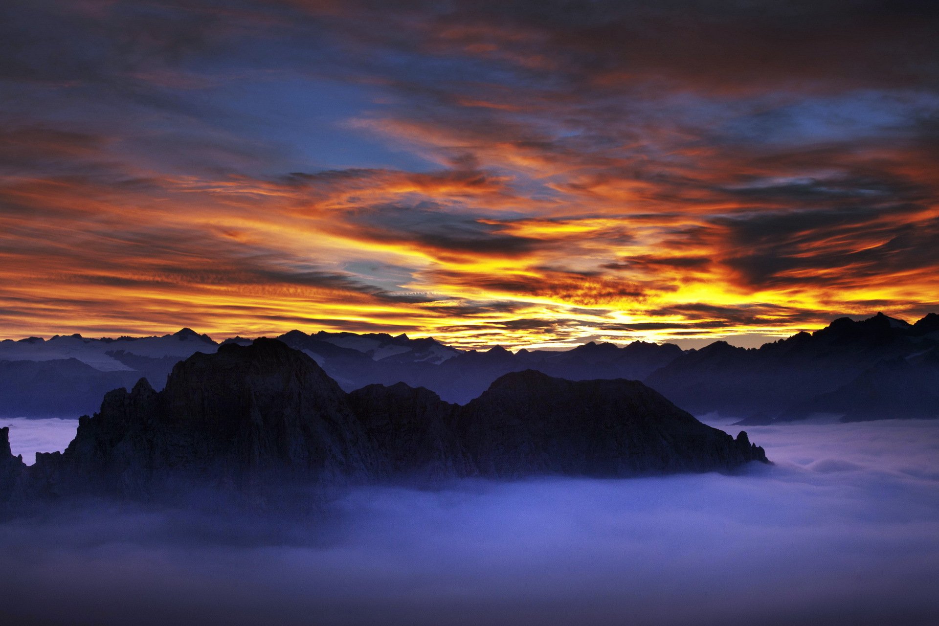 montañas cielo puesta de sol paisaje