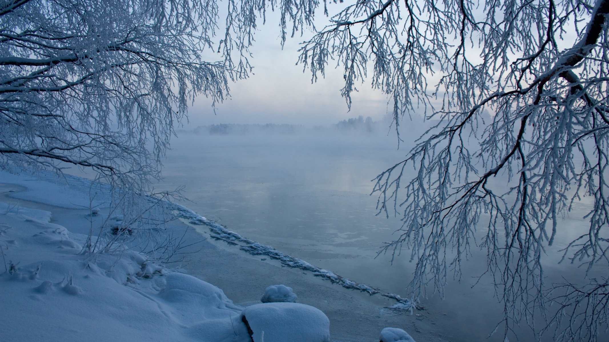 зима снег река лед дымка деревья