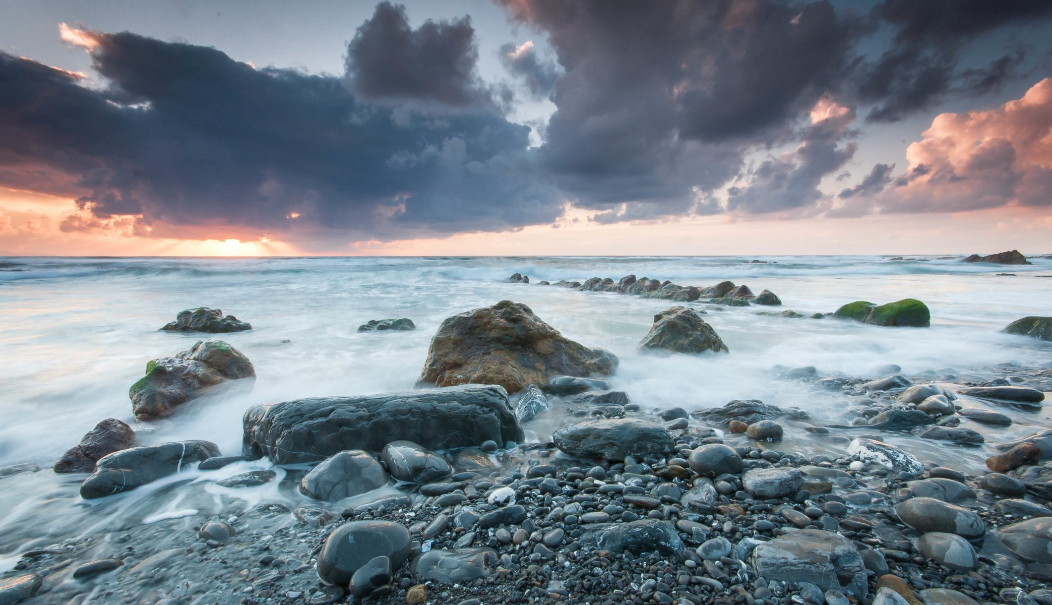 cielo nuvole nuvole tramonto mare costa pietre paesaggio