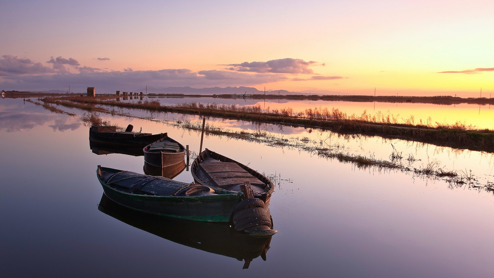 sonnenuntergang fluss boote