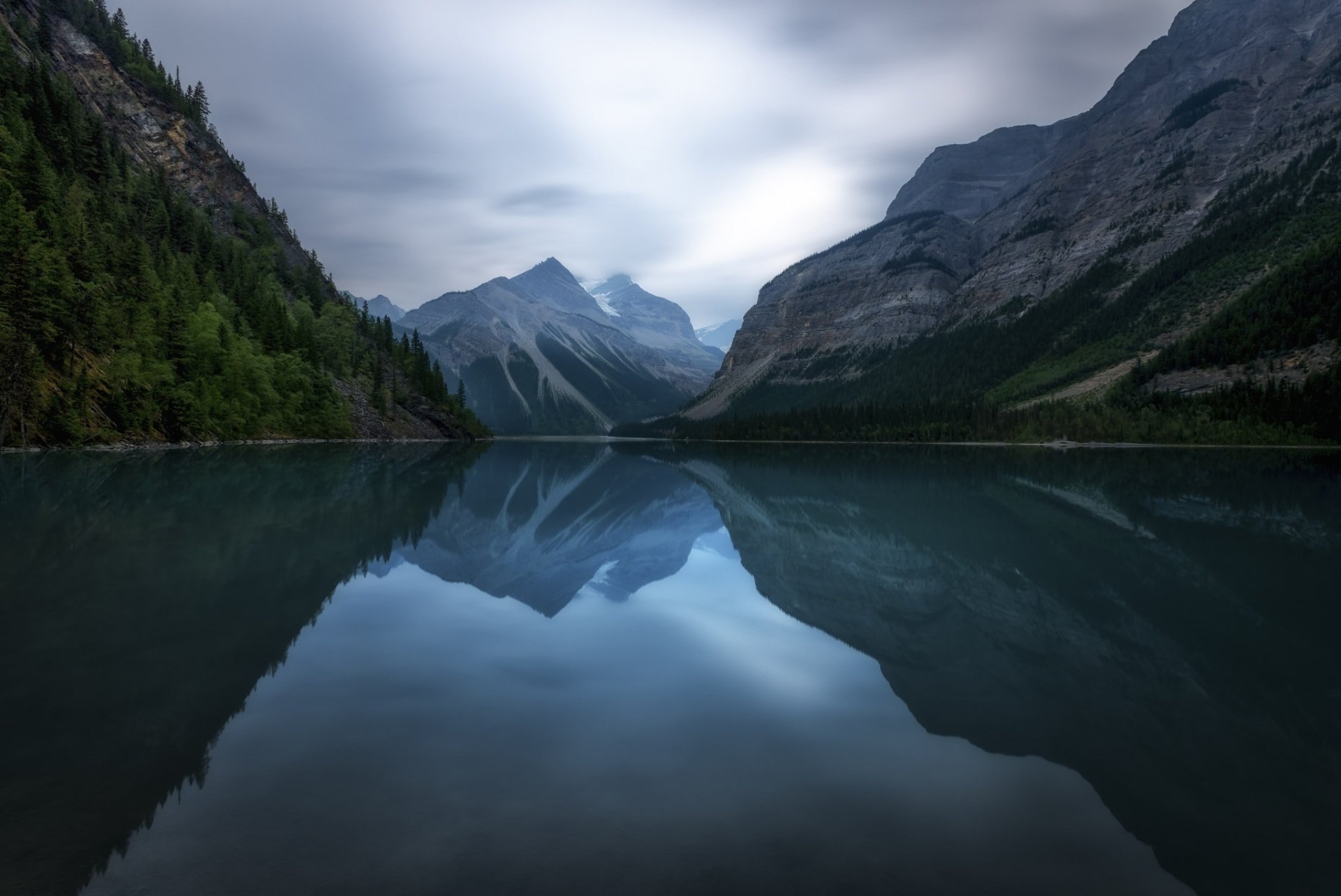 lago louise agua naturaleza lago montañas cielo árboles reflexión brian krouskie hd