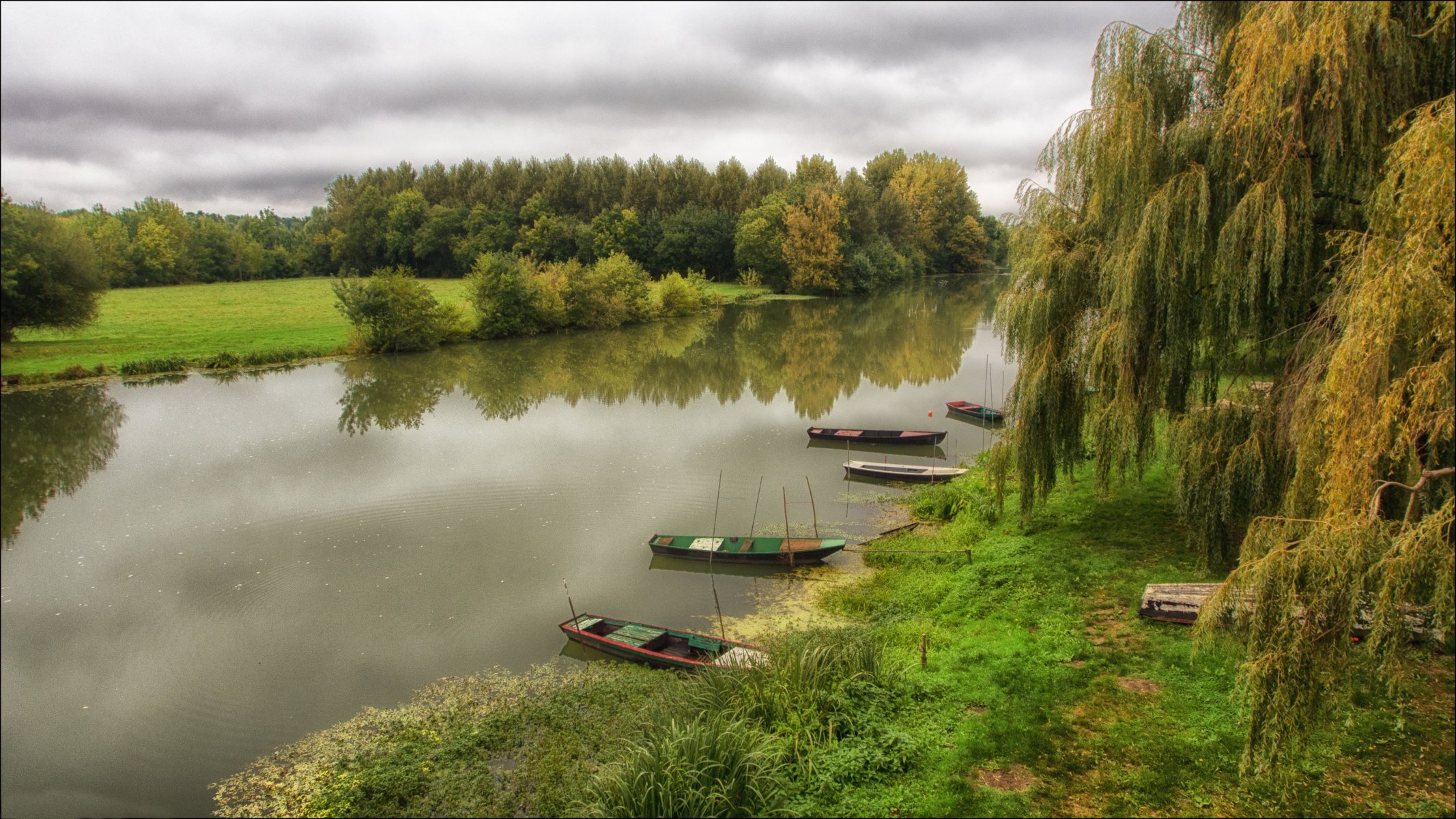 fluss boote ufer gras weiden bäume