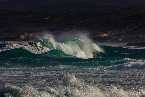 Sturm des indischen Ozeans in der Nacht