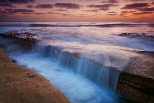 Streams of water. Sea and rocks