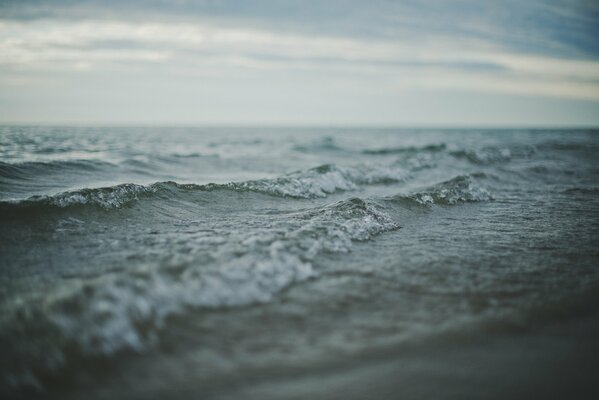 Waves of the sea at the horizon