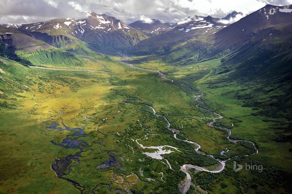 Valle del río en Alaska