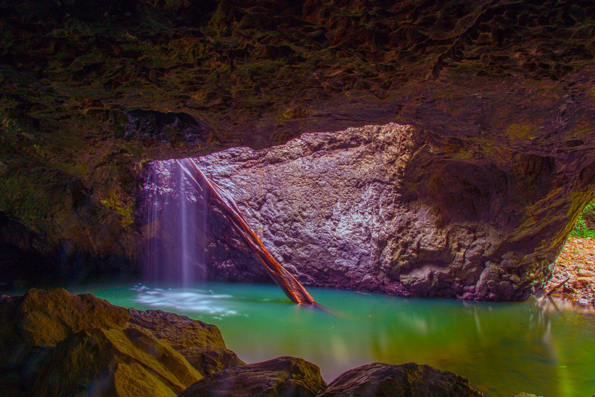 grotto rock lake feed water