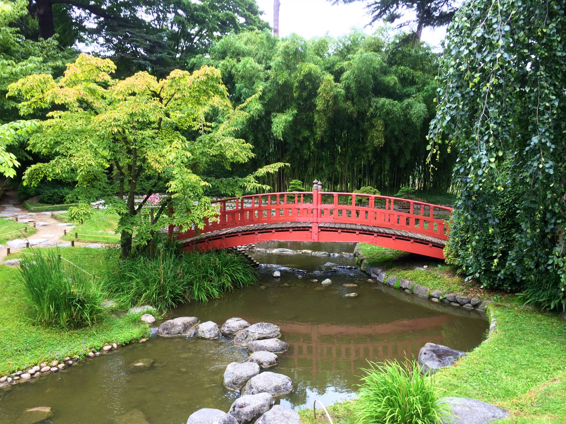 france albert-kahn jardin japonais paris jardin étang pierres pont arbres