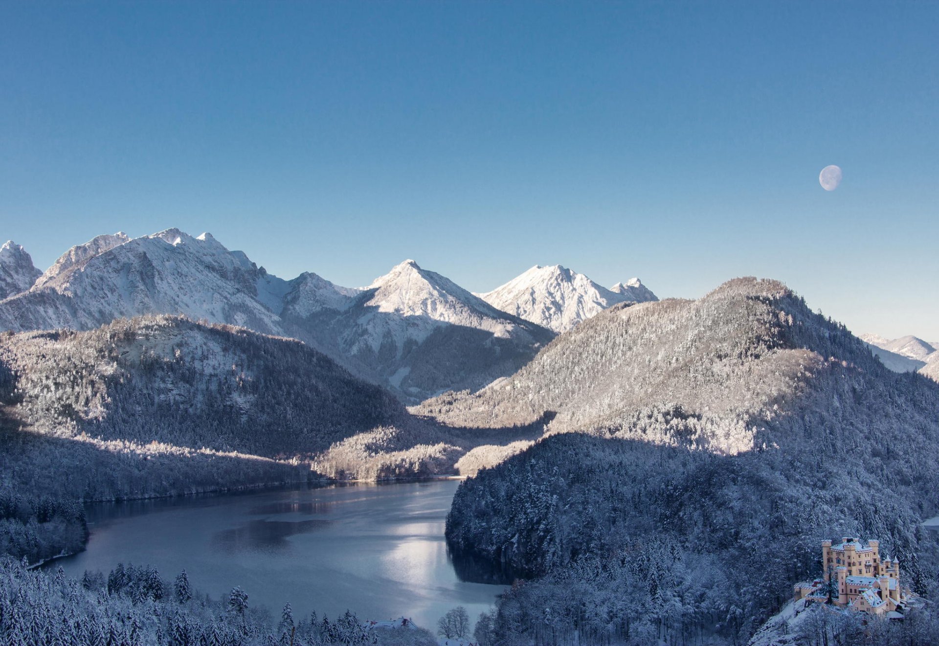 natura zima las śnieg góry jezioro zamek