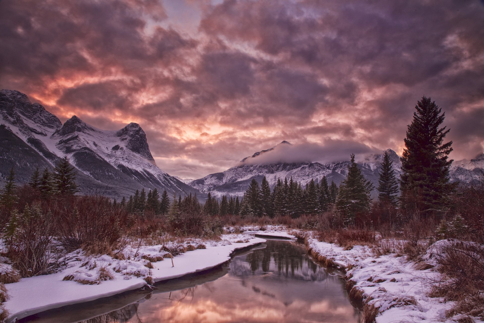 ciel nuages soir montagnes hiver neige rivière arbres